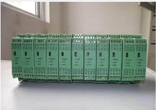 導(dǎo)軌式溫度變送器 輸入pt100 輸出4-20mA 精度0.2